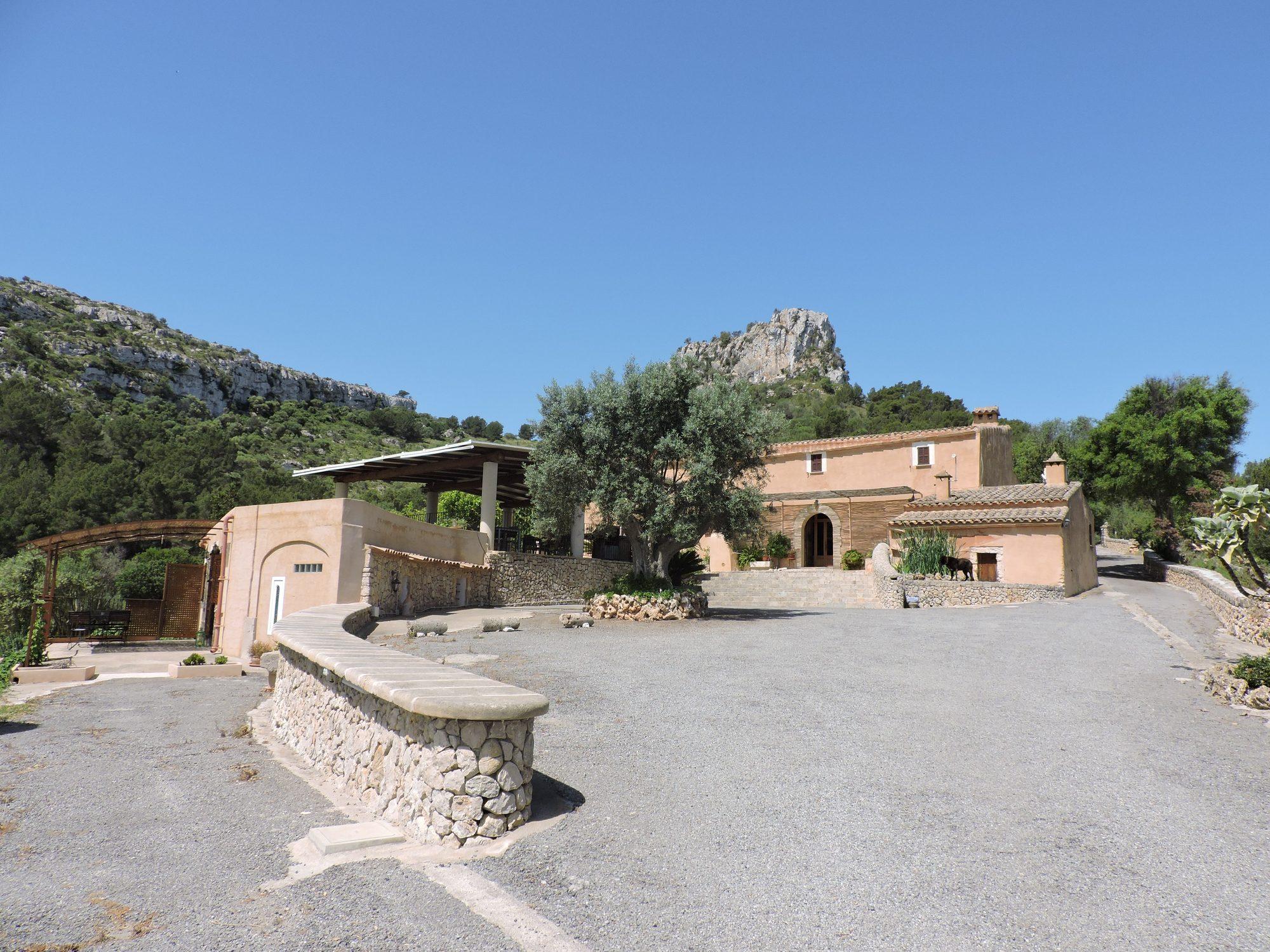 Agroturisme Sa Pedra Viva - Luftaufnahme des Anwesens mit Haupthaus und Pool