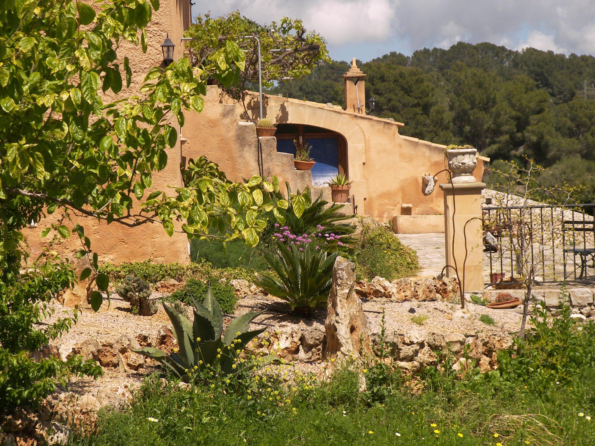 Agroturisme Sa Pedra Viva - Luftaufnahme des Anwesens mit Haupthaus und Pool